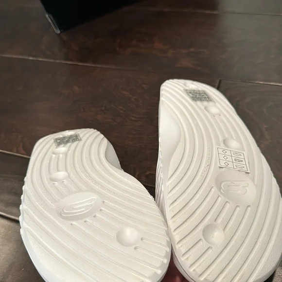 Skechers Cali Slides in white NIB 8 - Picture 5 of 7